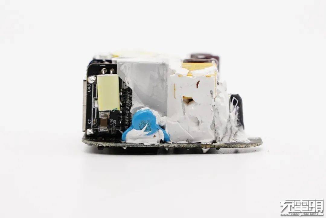 设计|拆解报告：UIBI柚比30W 1A1C氮化镓快充充电器