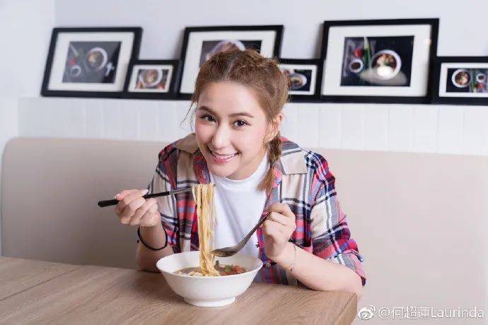 女郎|何超莲分享平价护肤品，秒变带货女郎，网友：赌王千金也缺钱？