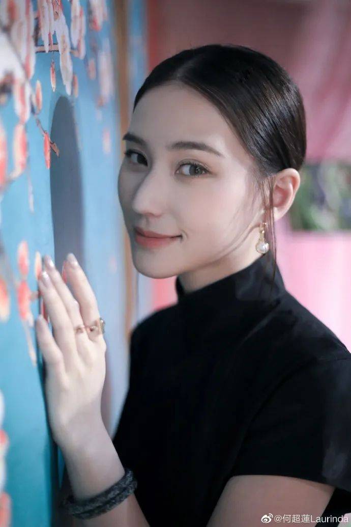 女郎|何超莲分享平价护肤品，秒变带货女郎，网友：赌王千金也缺钱？