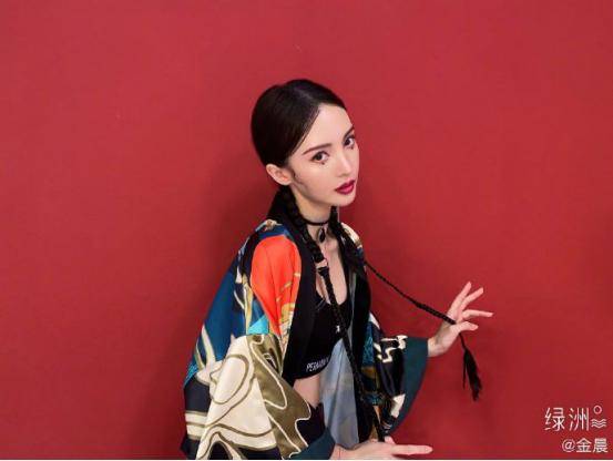 新造型|还在追求无暇的妆面？脸上有痣也可以这么美！