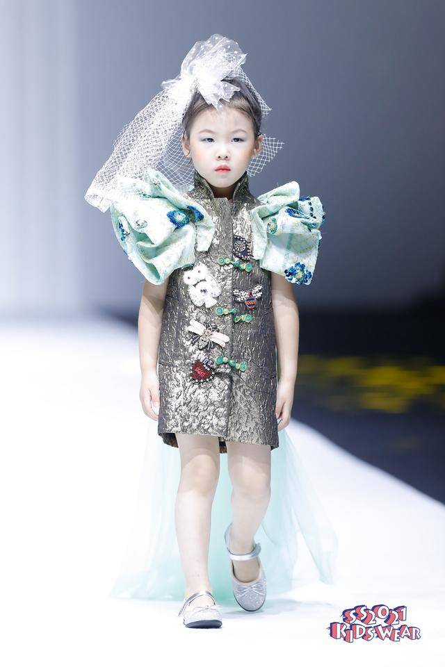 时尚|科技与时尚相融合——FUNNY DREAM高定礼服童装秀