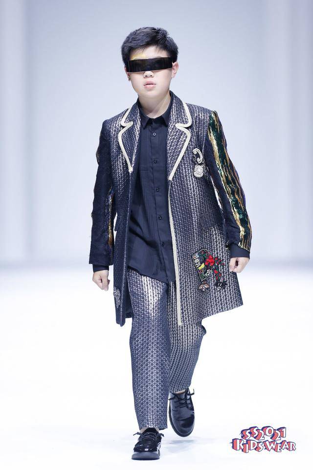 时尚|科技与时尚相融合——FUNNY DREAM高定礼服童装秀