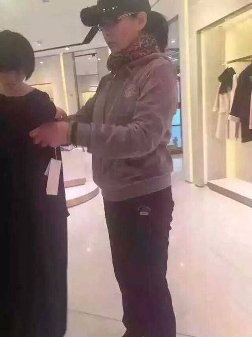 特征|潘虹有很明显的老年人特征,从不穿年轻的衣服,65岁一样漂亮!