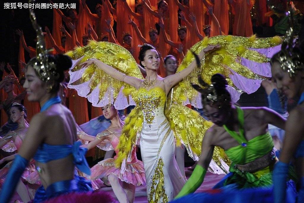 全靠|金鹰女神裙设计被吐槽,宋茜胖到150斤似的,和往年一样全靠脸撑