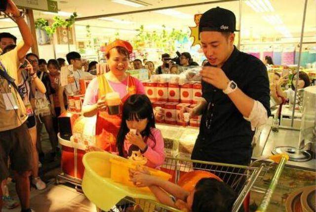 父母|孩子八岁前有这些“节俭”行为，将来容易没出息，父母不值得炫耀