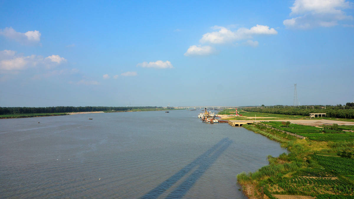 如今蚌埠淮河铁路大桥已经有100多年的历史了,它见证了淮河两岸的历史