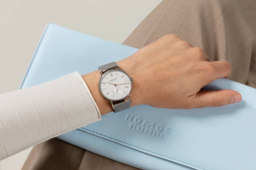tte|NOMOS Glashütte Tangente Liebreiz腕表，以细节展现女性优雅