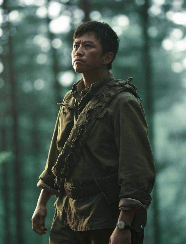 邓超孙俪合体秀恩爱，邓超紧跟老婆护花像保镖