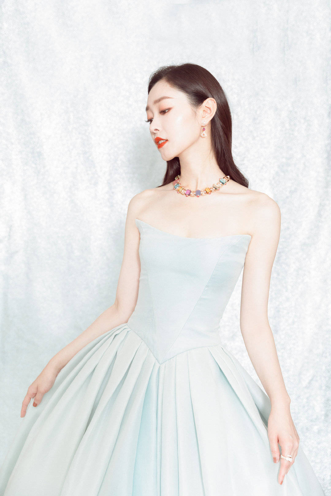 赘婿|宋轶出席新剧发布会 气质出众引热议