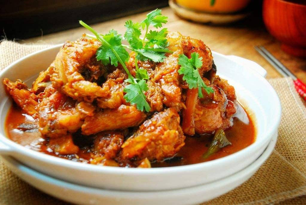 家常红烧鱼,放料酒只能去腥,还得加入它,增香软骨,鱼块更入味