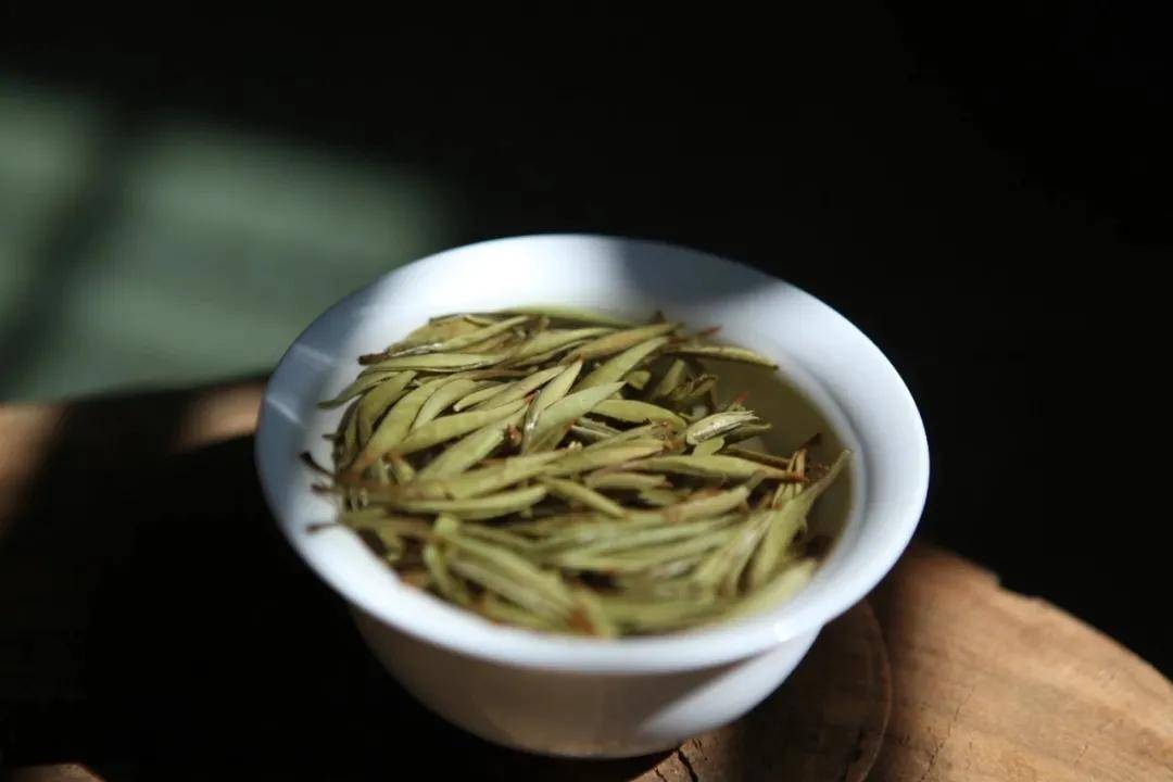 白茶|你喝到过粘稠感么?在老白茶的茶汤里