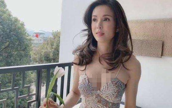 李若彤真人长啥样?路人镜头下的她 网友:也就一普通人