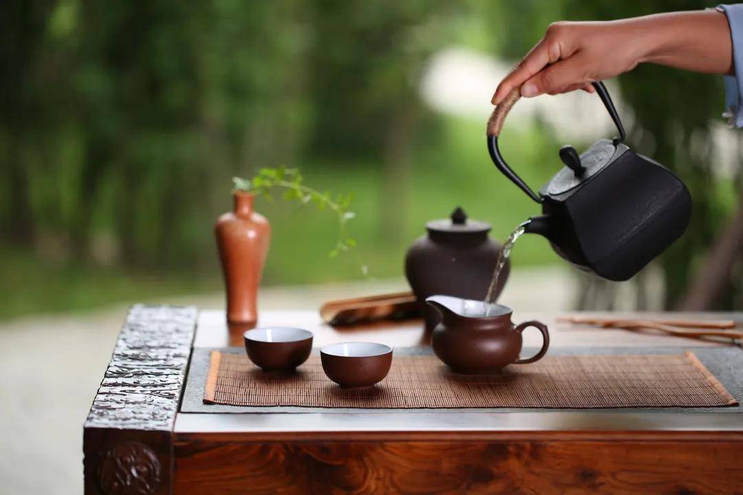白茶|你喝到过粘稠感么?在老白茶的茶汤里