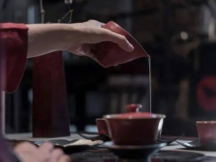 白茶|你喝到过粘稠感么?在老白茶的茶汤里