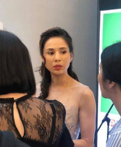 李若彤真人长啥样?路人镜头下的她 网友:也就一普通人