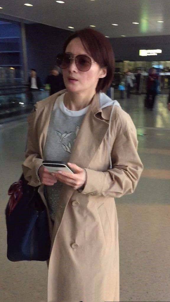 美颜|粉丝团探班蒋勤勤，再怎么美颜皮肤，脸垮衰老是事实啊！