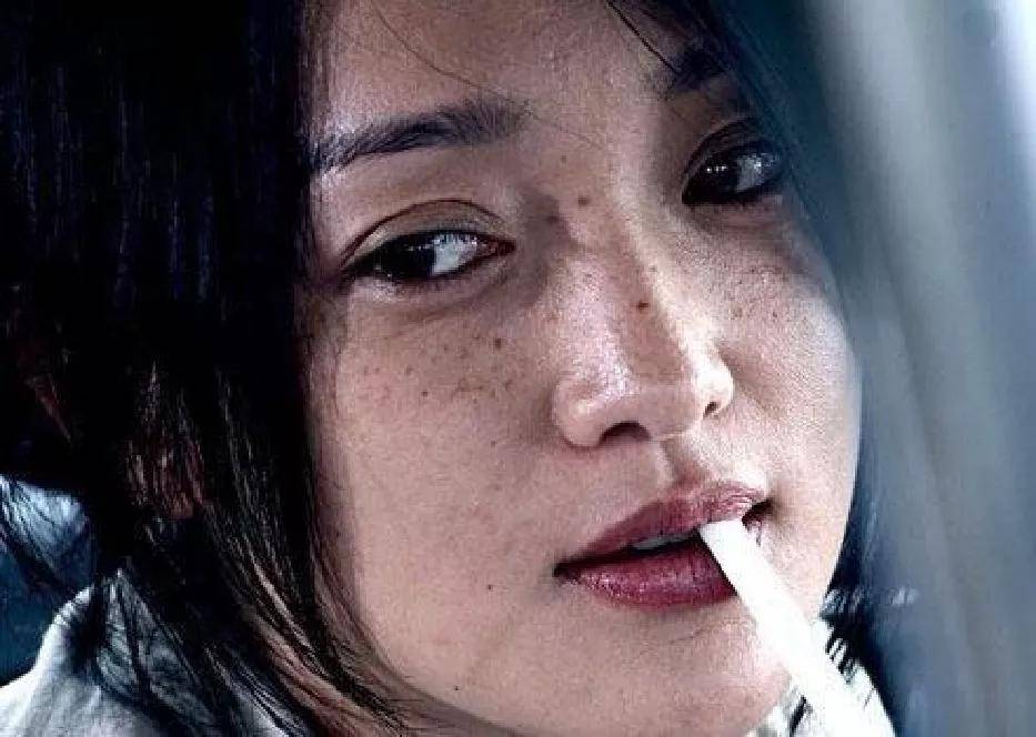 斑点|美到甘愿被她抢老公，王思聪新盯上的“女友”到底赢在哪？