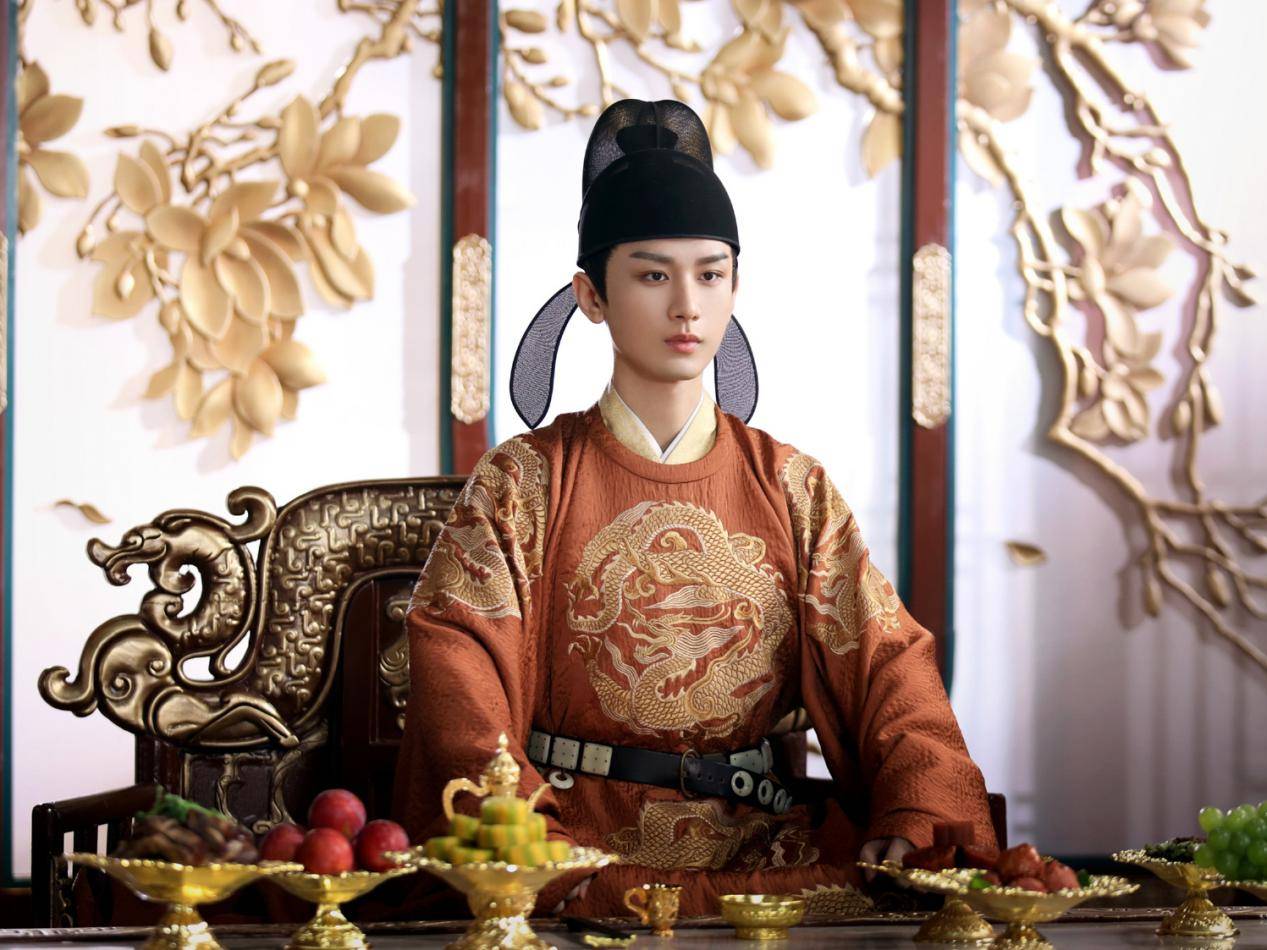 《梦醒长安》将杀青,却成《有翡》对手,成毅热度有望超王一博?