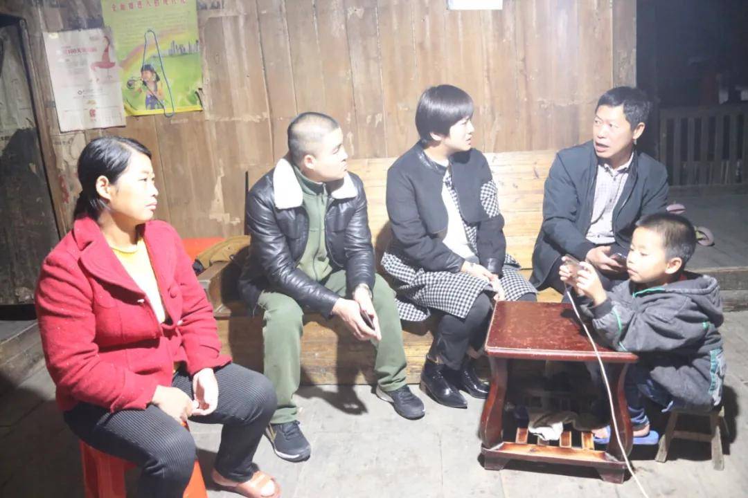 共享书香 家有健康携手中国支教联盟“伴你成长”公益捐书走进贵州