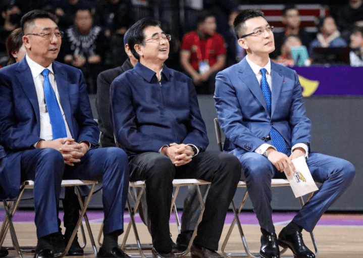 消音|爆粗口被全程消音上热搜，脸却帅成颜值天花板…