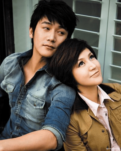 陆毅鲍蕾官宣照片 802e8610710a42039d4090101b47aa1e.png