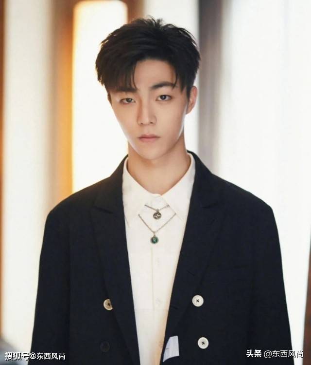 层次感|叠戴项链，既增加了层次感，又显得脖子线条更加修长