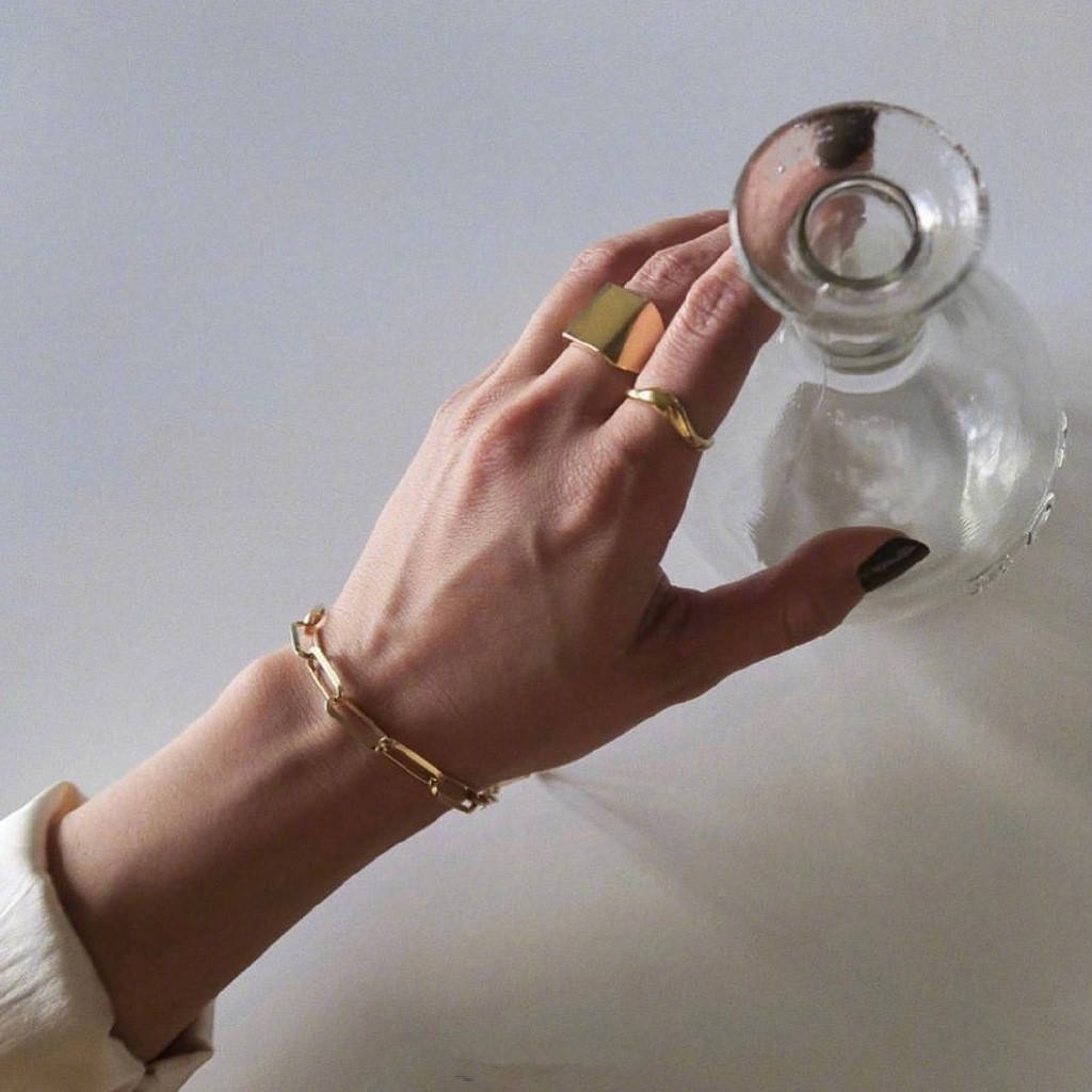 金属|配饰种草！这个秋冬跟金属配饰更般配噢~