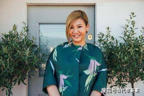 33岁郑欣宜近况曝光,如今用手机约会软件相亲