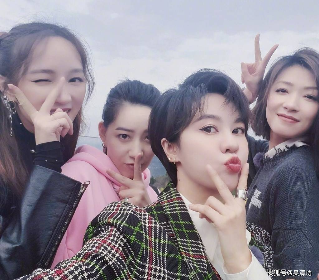 《浪姐》团综先导片播出霸屏热搜榜：宁静没加