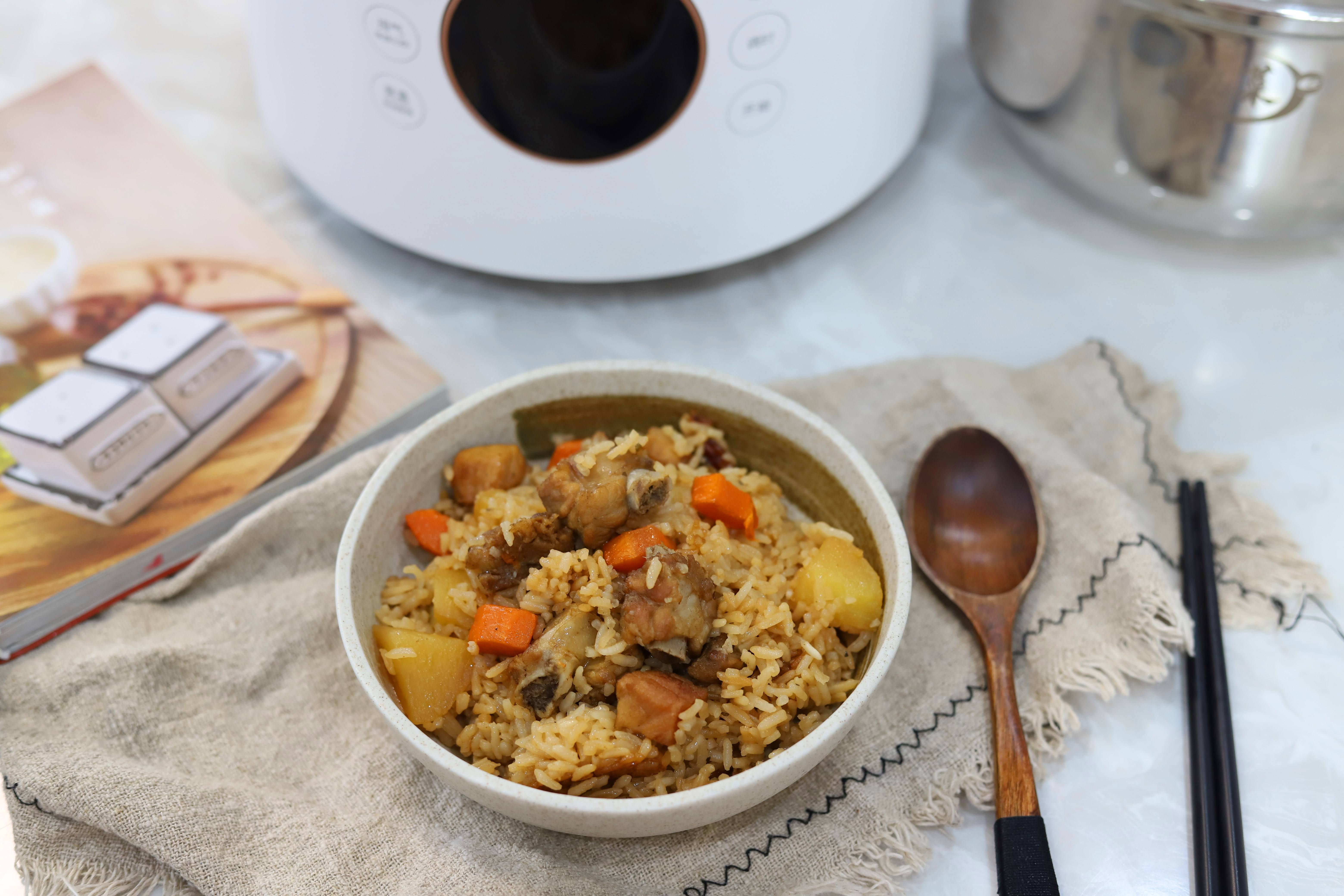 排骨焖饭电饭煲的做法步骤图 febd8e1d9fea45b3ae058f6e3cf5d465.jpeg