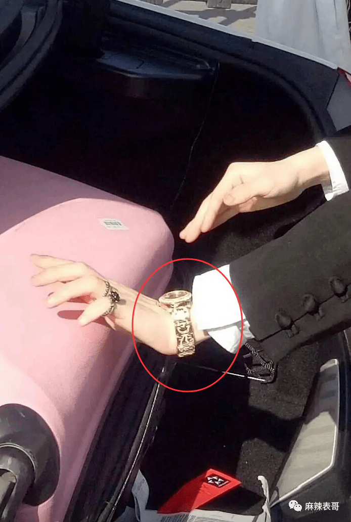 曲婉婷|爸妈老赖,周震南却戴60万手表,这是男版曲婉婷?