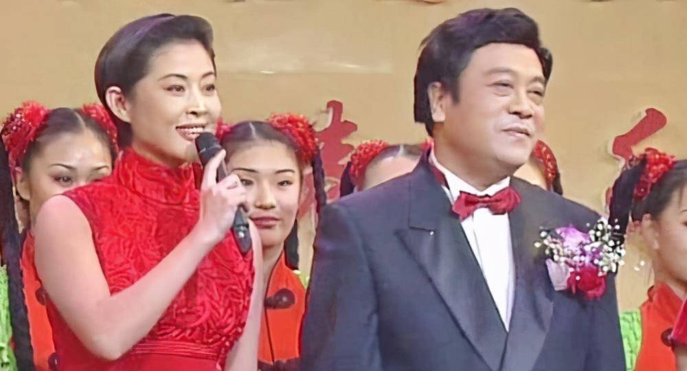 29年前倪萍春晚舞台造假,时隔多年被声讨,网友却替她抱不平