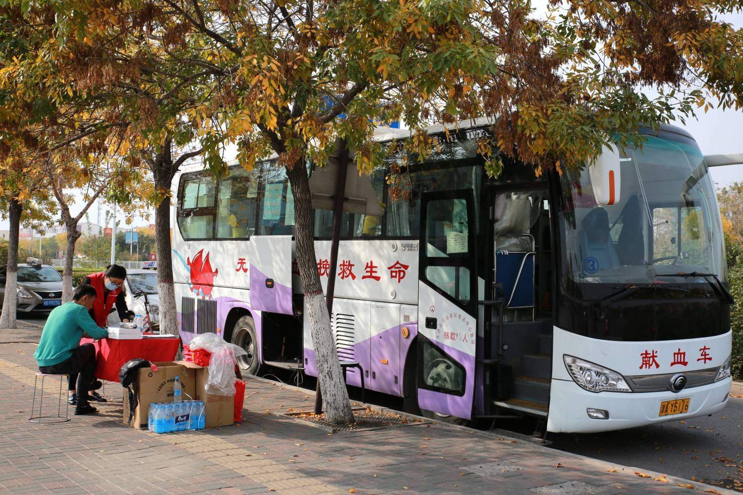 无偿献血   党员志愿者|天津滨海：九九重阳日 海滨街头党员志愿者积极参与义务奉献