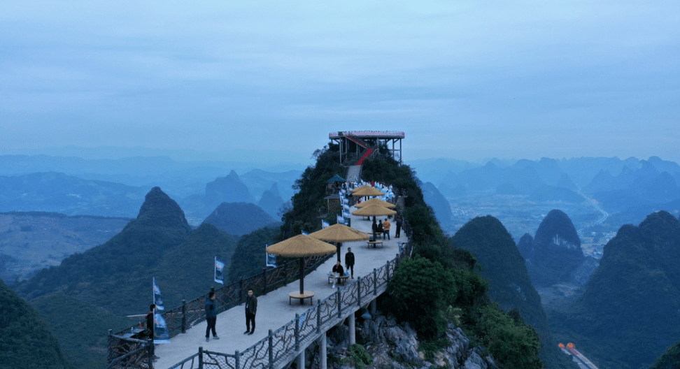 遇山乡舍:广西如意峰索道景区举办千人太极万人登高活动