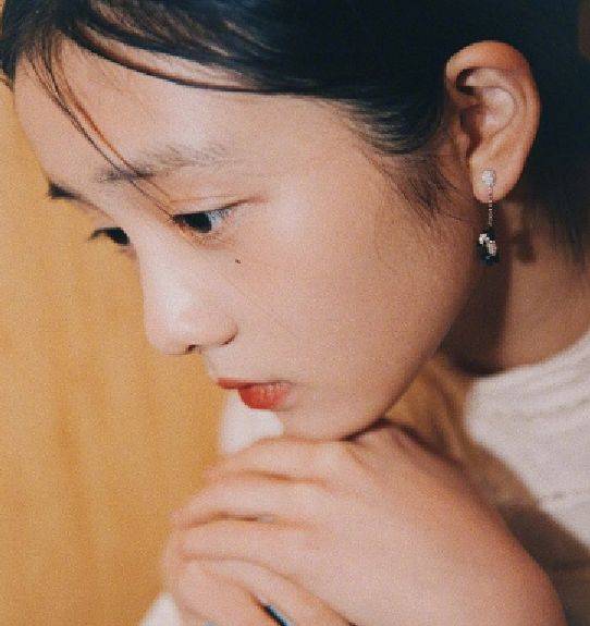 怎么让自己长泪痣 10438c1b7ad64292a2c93ef4093c1241.jpeg