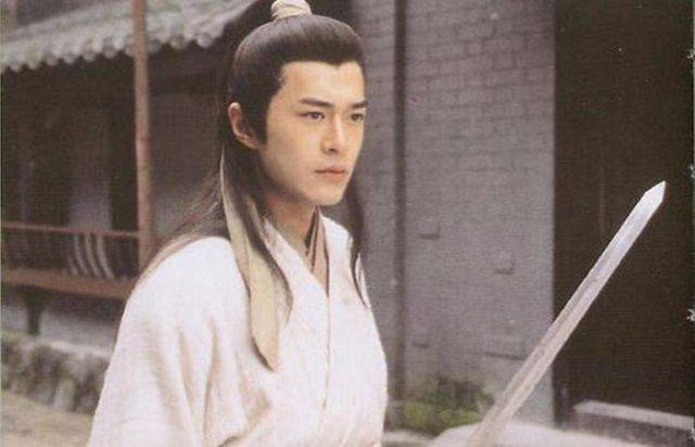 郭靖|倚天屠龙记中，杨逍与杨过是什么关系？原来杨逍是杨过的孙子还是曾孙