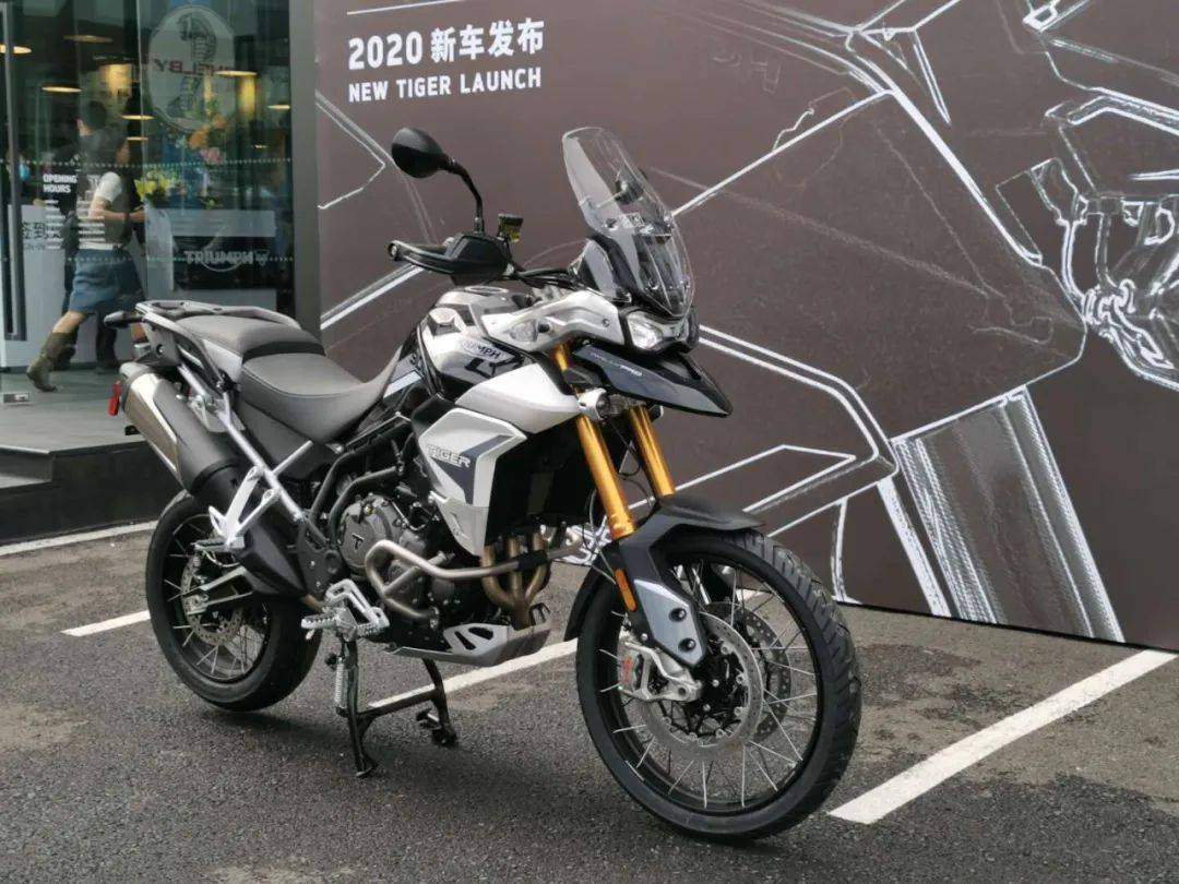 如何让越野变得既优雅又绅士答案当然是凯旋tiger900