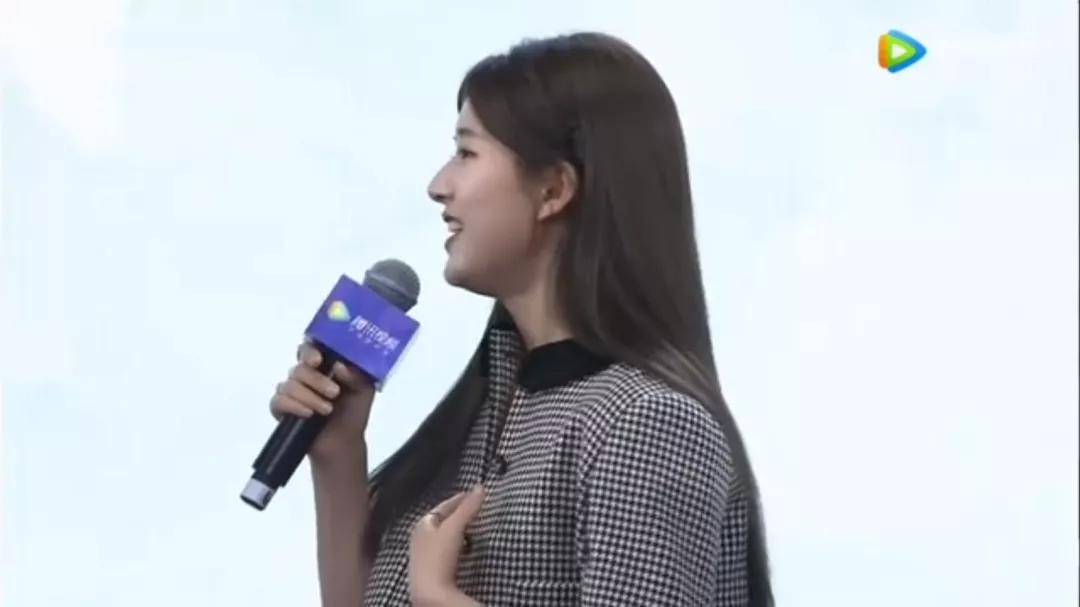 脂肪型|赵露思费劲巴拉才撕下大饼，秒被书粉喊退货，发布会生图确实让人出戏...