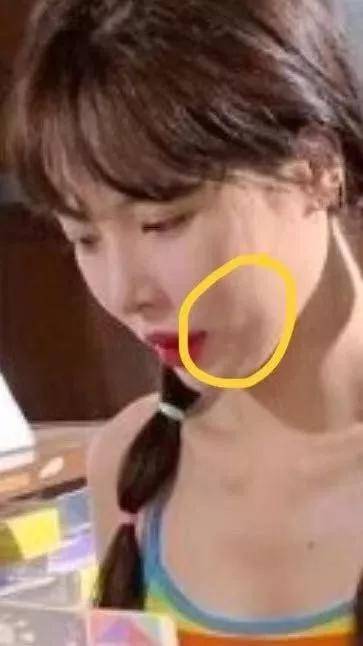 脂肪型|赵露思费劲巴拉才撕下大饼，秒被书粉喊退货，发布会生图确实让人出戏...