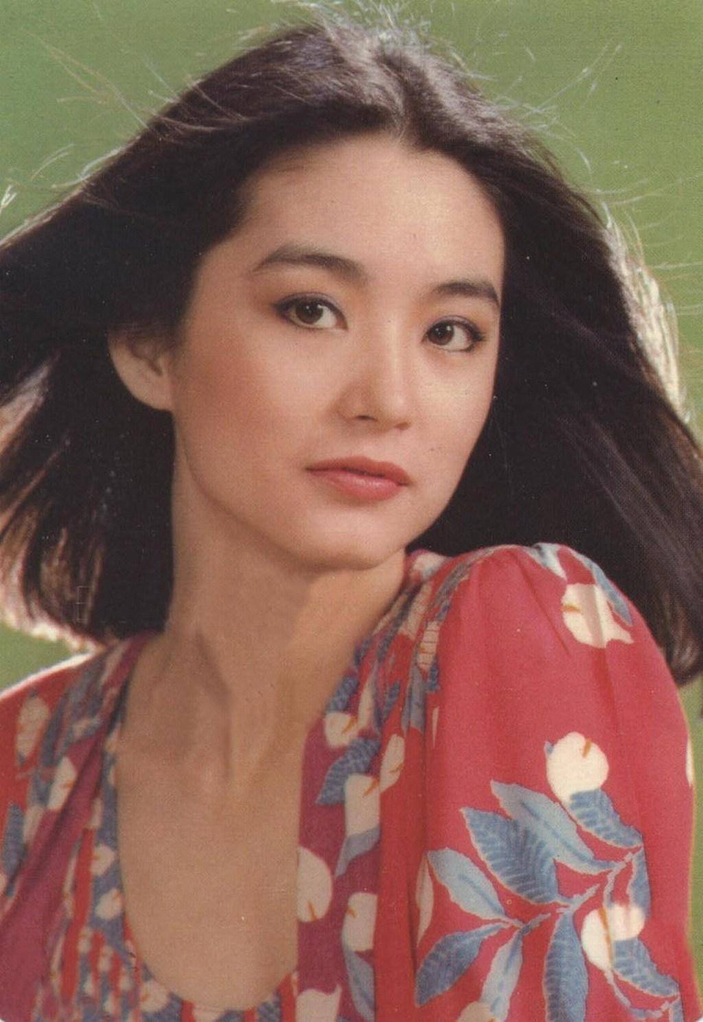 
为什么女明星头发都浓密看不见发缝？刘亦菲是天生 鞠婧祎是心机|英皇体育官网入口(图2)