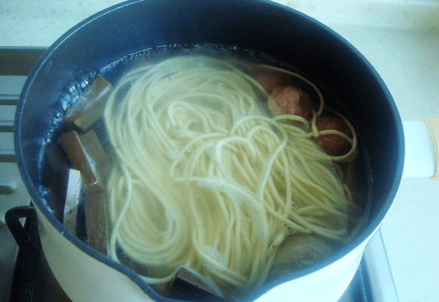 怎么煮面条好吃加生菜 4765c8e1567b43d4ac6a7c3e67282ecf.png