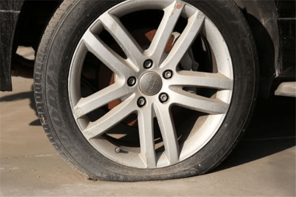 汽车轮胎寿命多久 84b874ab505d404baad0d4e3a828b8f0.png