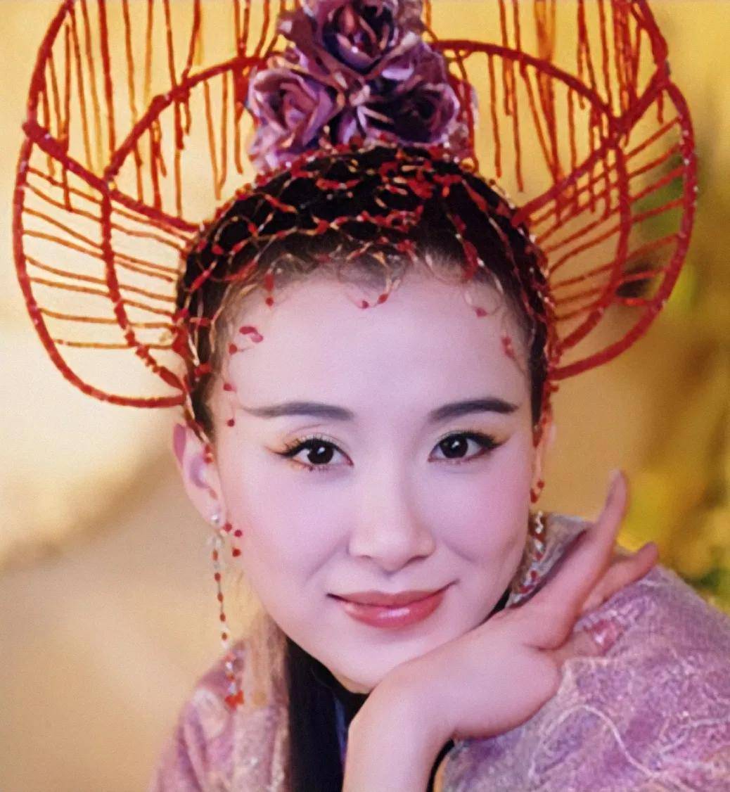 阿娇|阿娇前夫赖弘国不仅仍住在两人婚房中,还闹起了艳照门余震...