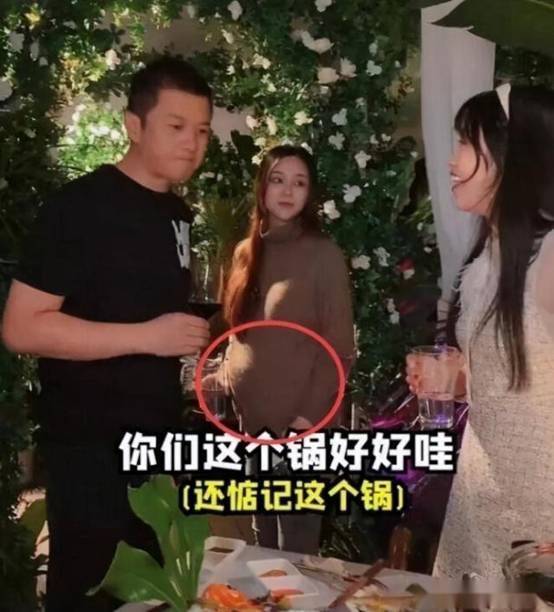 已换女友再当爸?李亚鹏带神秘孕妇现身餐厅