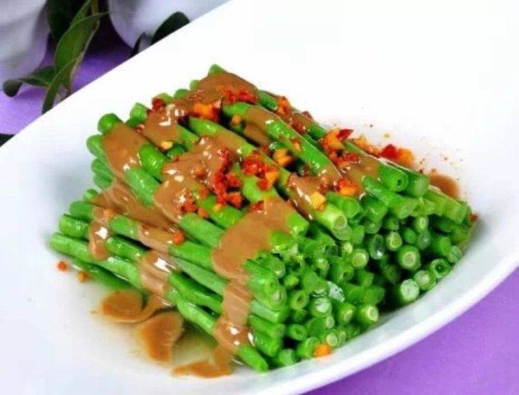芝麻酱凉拌长豆角,美味凉拌菜,清香爽口,芝麻酱酱香浓郁
