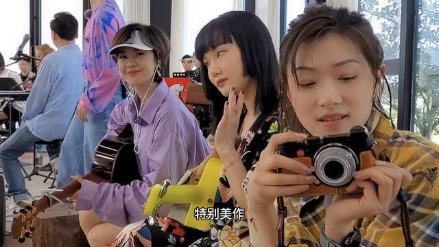 “浪姐”交际圈再显深意，孟佳拍视频全程围绕