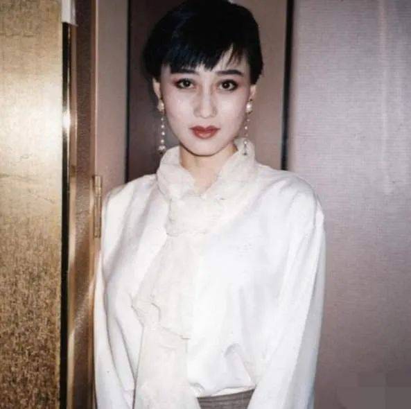 李连杰女儿自曝患抑郁症后晒照,身材遗传妈妈