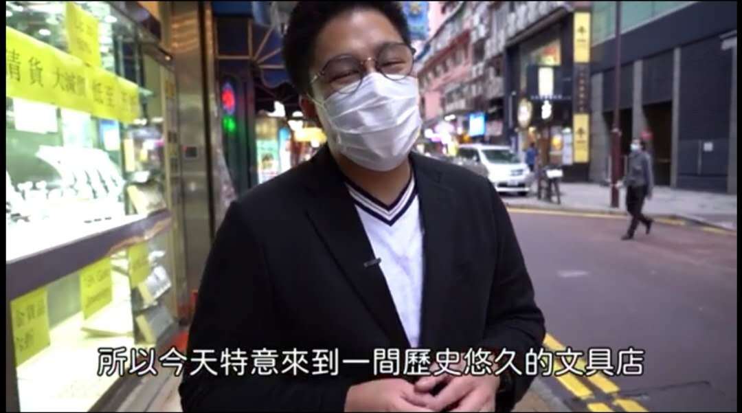霍启刚带郭晶晶给儿子买文具 分享撩妹神技:就这样追到郭晶晶