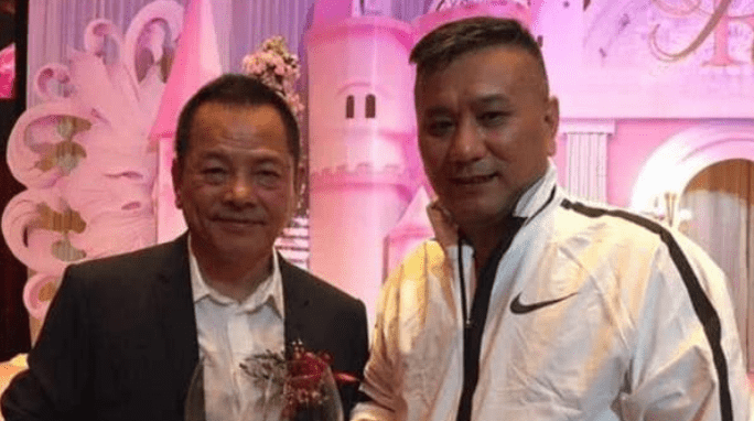 崩牙驹为母亲办80大寿,向华强都来了,洗米华却不露面