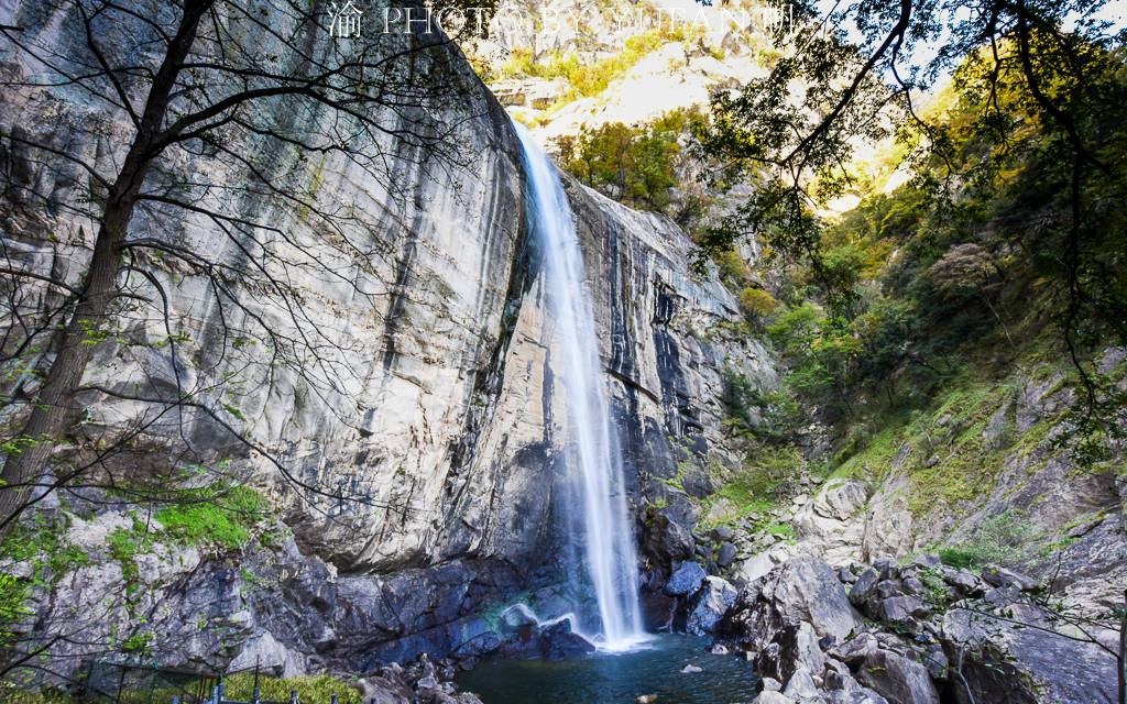河南洛阳有条落差1300米的大峡谷，谷中18条瀑布相连，极为壮观_九龙